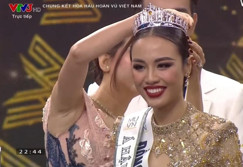 Huỳnh Phạm Thủy Tiên đoạt Á hậu 2-1