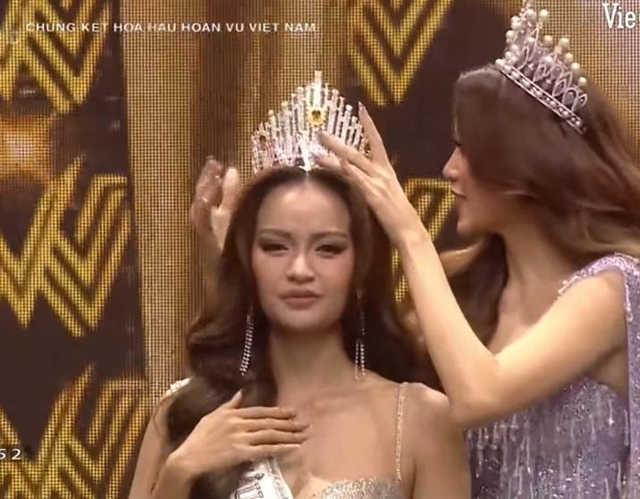 Ngọc Châu đăng quang Hoa hậu Hoàn vũ Việt Nam 2022-2