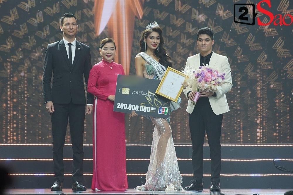 Lê Thảo Nhi đánh rơi vương miện Á hậu 1 Hoa hậu Hoàn vũ Việt Nam 2022-5