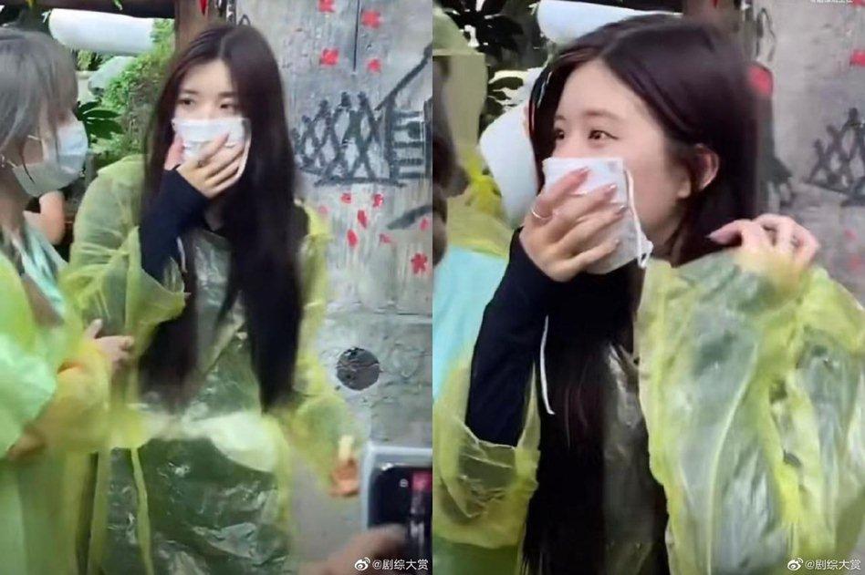 Thánh nữ xuyên không Triệu Lộ Tư gầy trơ xương ngực-1