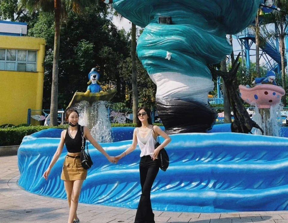 Thánh nữ xuyên không Triệu Lộ Tư gầy trơ xương ngực-2