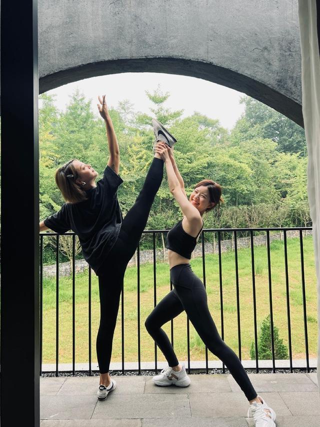 Thánh nữ xuyên không Triệu Lộ Tư gầy trơ xương ngực-7