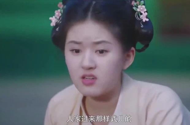 Thánh nữ xuyên không Triệu Lộ Tư gầy trơ xương ngực-6