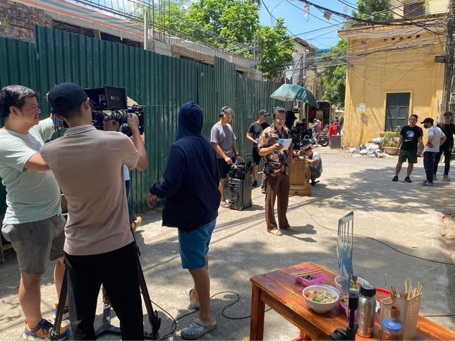 Thương Ngày Nắng Về quay những tập cuối giữa thời tiết nắng nóng gần 40 độ-2