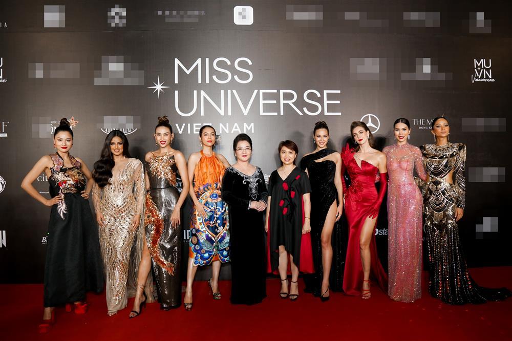 Hà Anh mặc phản cảm, 9 giám khảo còn lại ra sao?-1