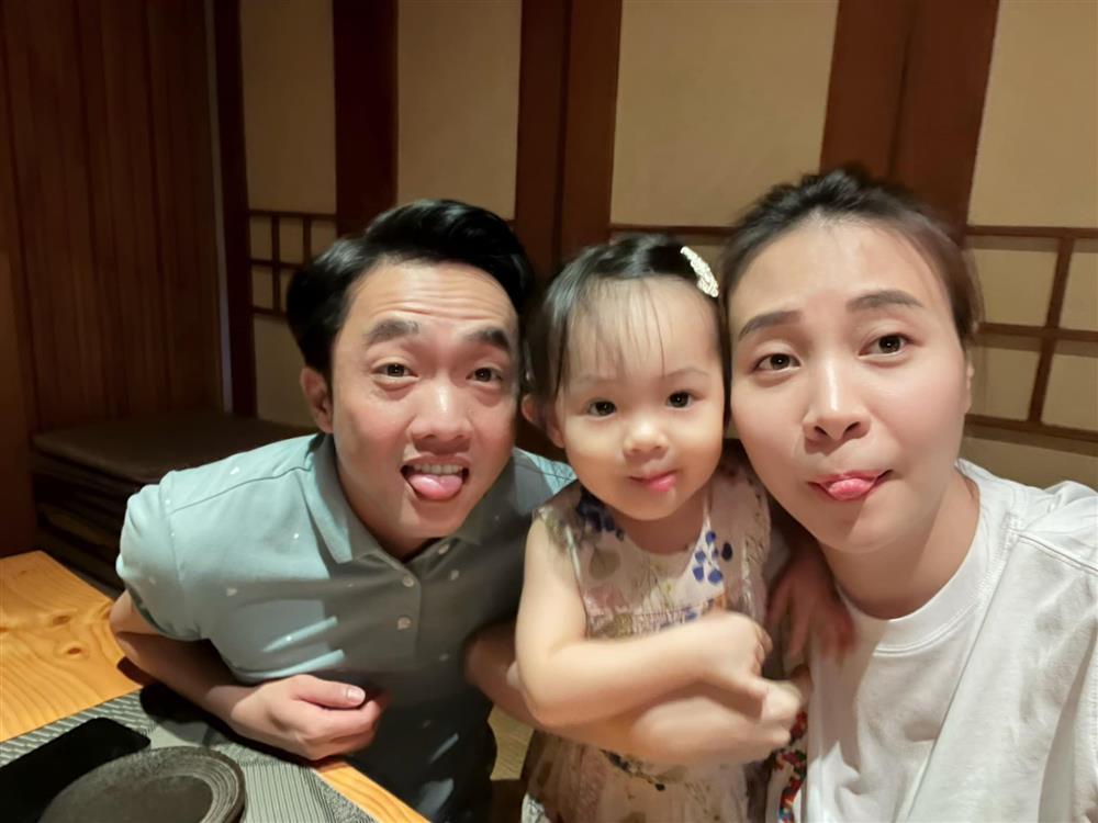 Tin showbiz Việt ngày 26/6: Minh Tiệp trao vương miện hoa hậu cho vợ-4