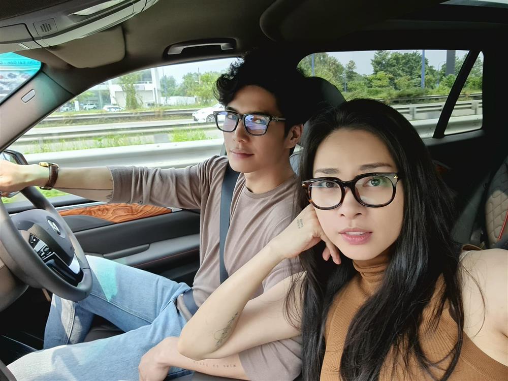 Tin showbiz Việt ngày 26/6: Minh Tiệp trao vương miện hoa hậu cho vợ-11