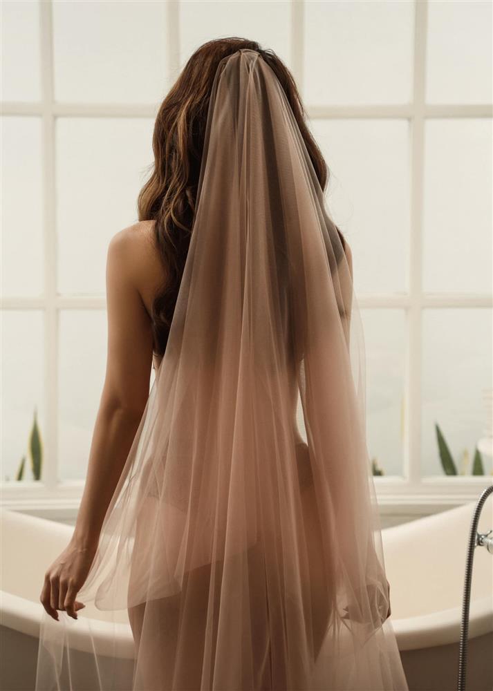 Phương Trinh Jolie bị chê tục tĩu khi mặc mỗi nội y đội voan cô dâu-3