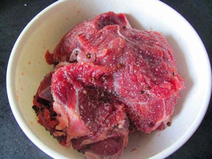 Đừng dại ướp thịt bò với muối, dùng một thứ đã mềm lại cực thơm-1