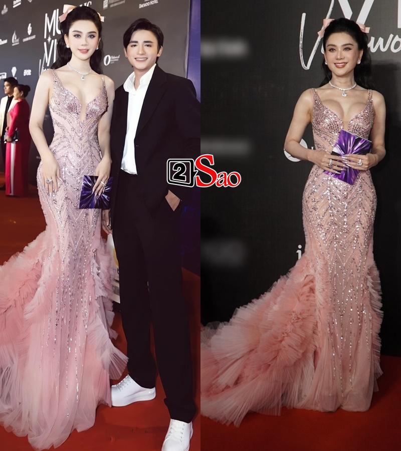 Thảm đỏ Lâm Khánh Chi: Ảnh tự đăng khác một trời bị chụp-12