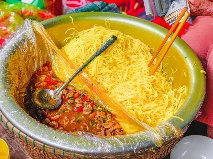 Đến Huế không thưởng thức bún trị ho thì quả là đáng tiếc-2