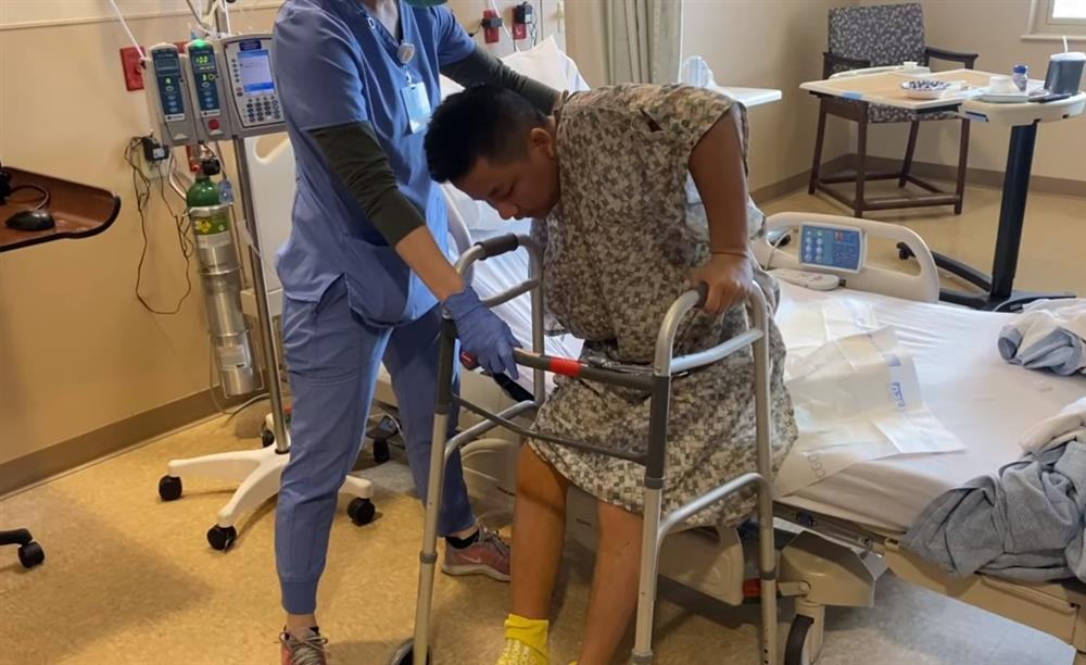 Khoa Pug rớt nước mắt, không thể tự đi sau phẫu thuật kéo chân-4