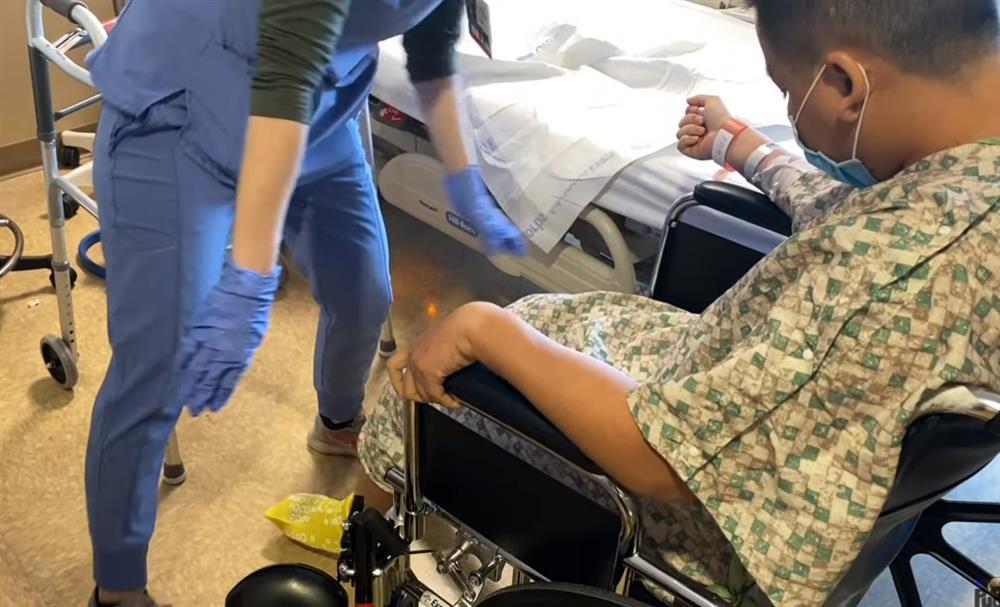 Khoa Pug rớt nước mắt, không thể tự đi sau phẫu thuật kéo chân-7