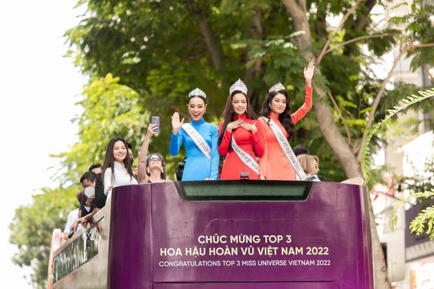 Thảo Nhi giữ chặt vương miện khi diễu hành sau sự cố chung kết-3