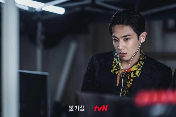 Trở thành sao hạng A nhờ đóng vai ác-13