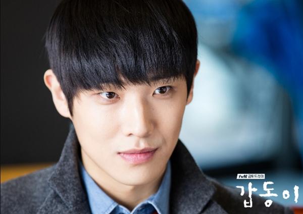 Trở thành sao hạng A nhờ đóng vai ác-15