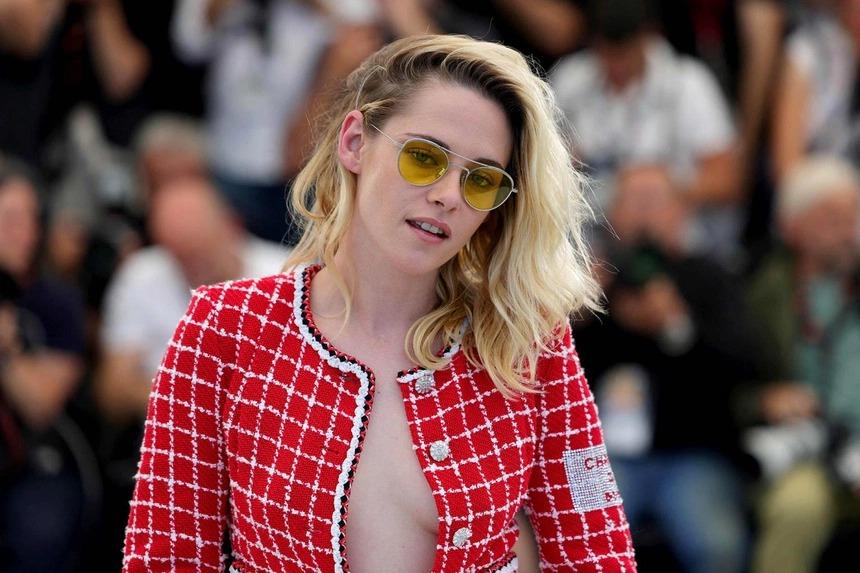 Tranh cãi mốt không mặc áo lót-1