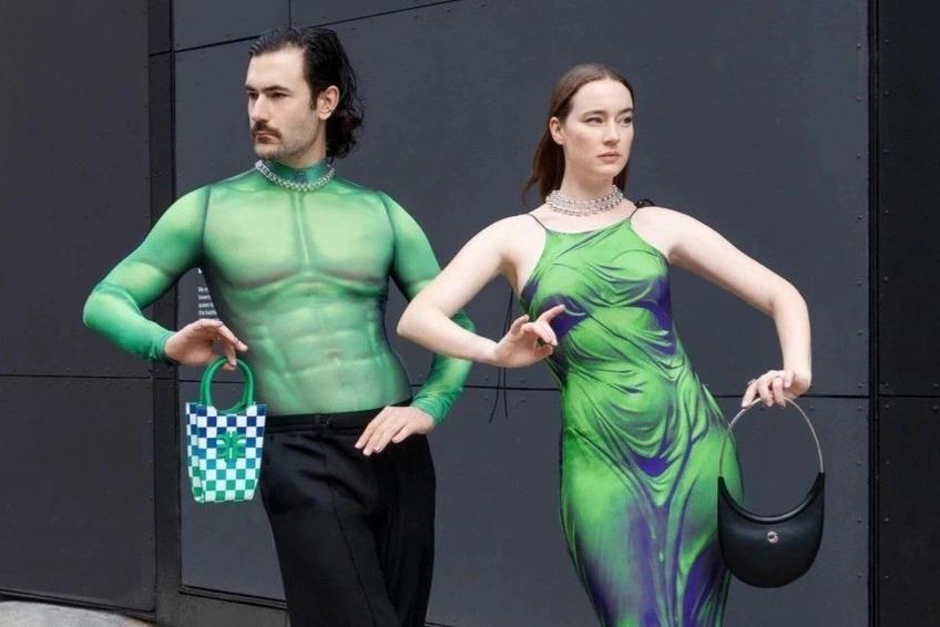 Tranh cãi mốt không mặc áo lót-2