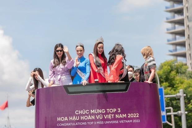 Miss Universe 2021 chấm mồ hôi cho Ngọc Châu, quậy trên xe diễu hành-1