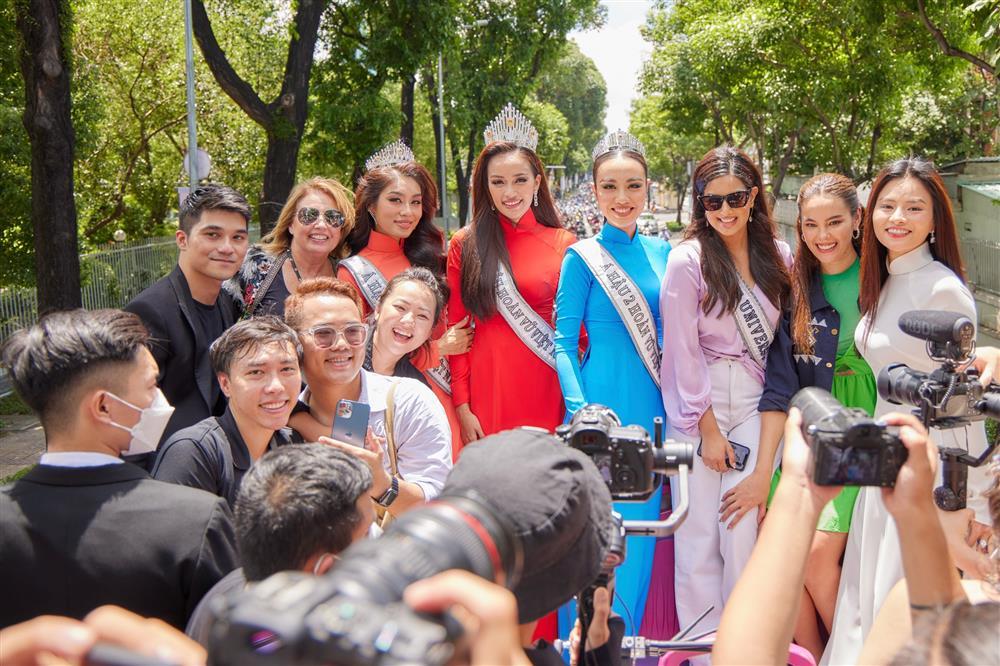 Miss Universe 2021 chấm mồ hôi cho Ngọc Châu, quậy trên xe diễu hành-2