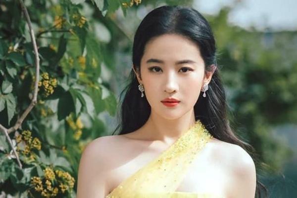 Vì sao Kim Dung không mang tiếng đánh lừa độc giả khi có Lưu Diệc Phi?-1