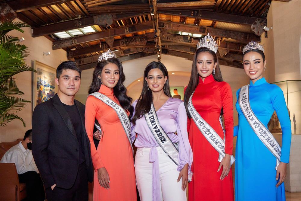 Miss Universe 2021 hóa nấm lùn khi đọ dáng Top 3 Hoa hậu Hoàn vũ Việt Nam-3