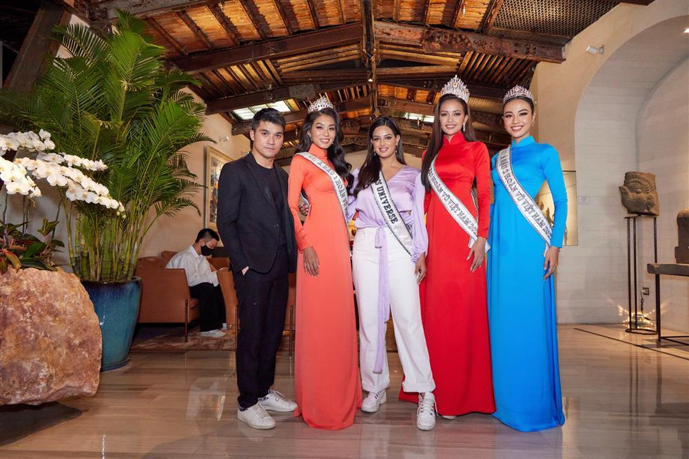 Miss Universe 2021 hóa nấm lùn khi đọ dáng Top 3 Hoa hậu Hoàn vũ Việt Nam-4