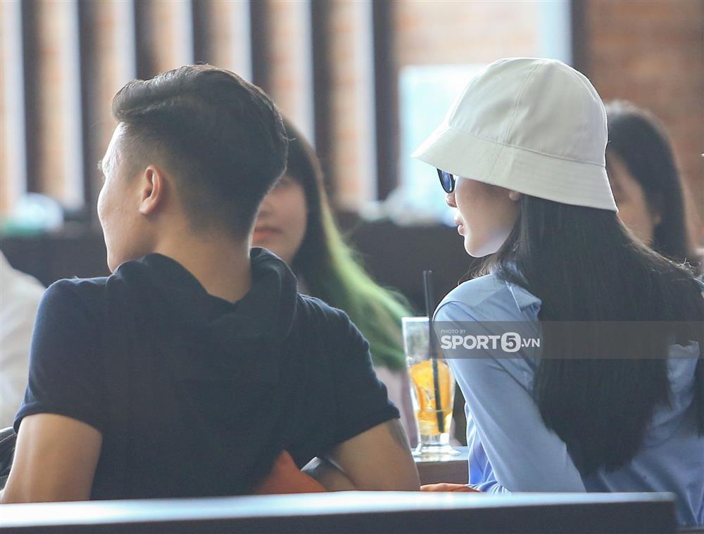 Quang Hải xuất ngoại, bịn rịn chia tay bạn gái Chu Thanh Huyền-6