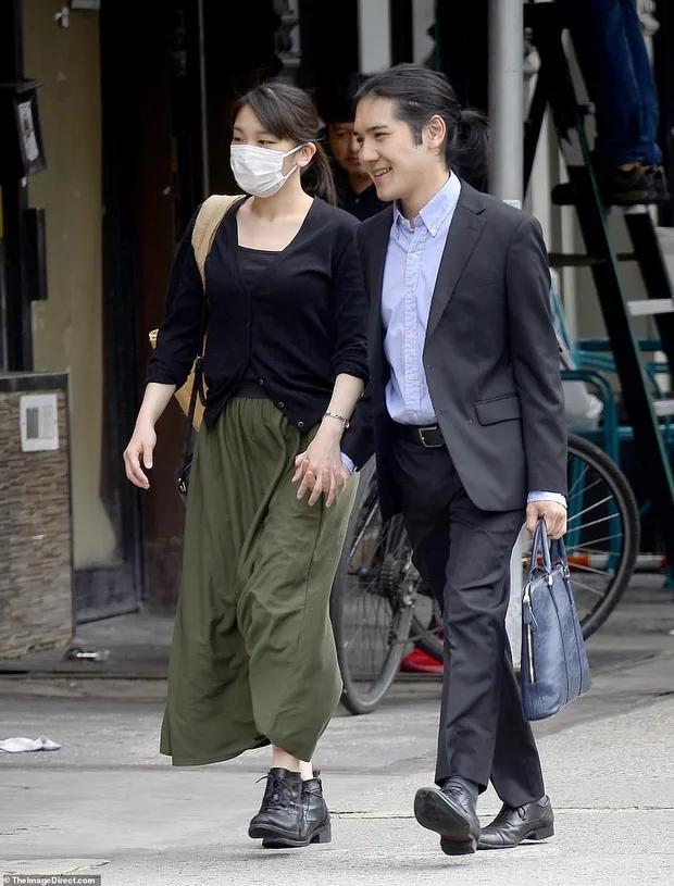 Vợ chồng cựu Công chúa Nhật đáp trả đồn đoán bằng hành động tinh tế-2