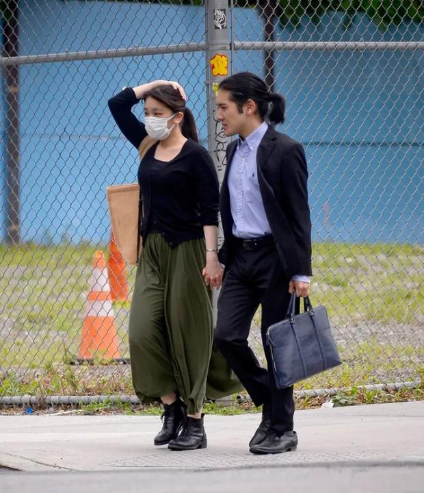 Vợ chồng cựu Công chúa Nhật đáp trả đồn đoán bằng hành động tinh tế-4