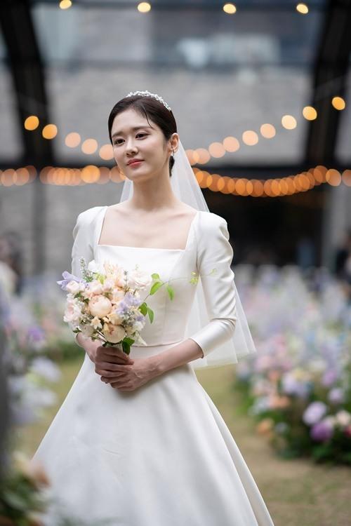 Song Hye Kyo từng gây thổn thức với mẫu váy cưới đẹp như mơ