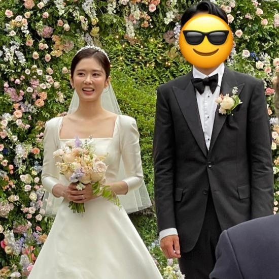 Váy cưới tứ đại mỹ nhân Hàn Song Hye Kyo thất thế dù chơi lớn