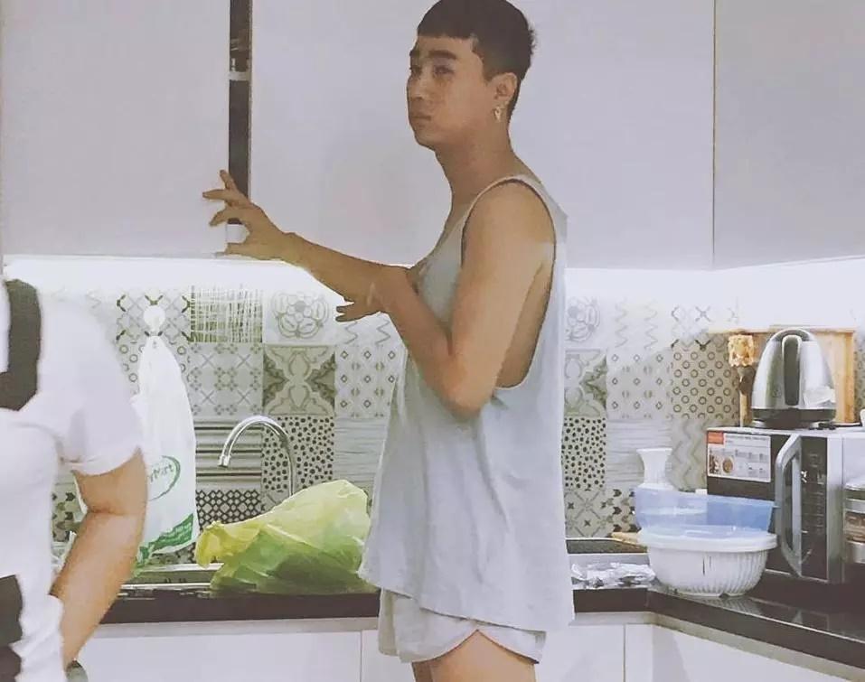 Sao Vbiz mặc váy, ngồi dáng tè he chỉ thấy thương-12