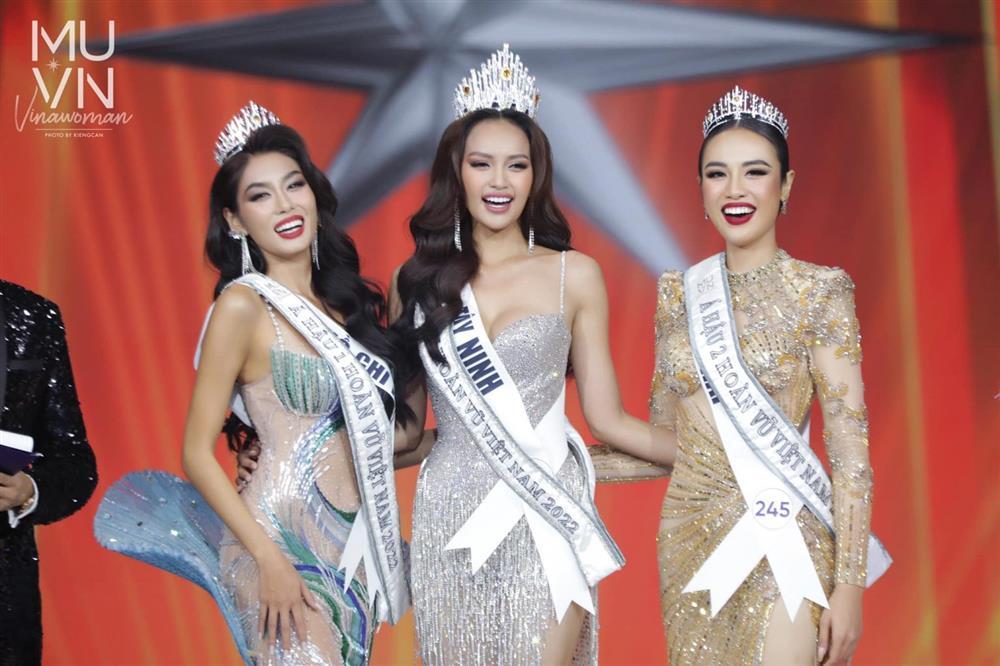 2 Miss Universe ngơ ngác khi nghe Hương Ly ứng xử tiếng Anh-6