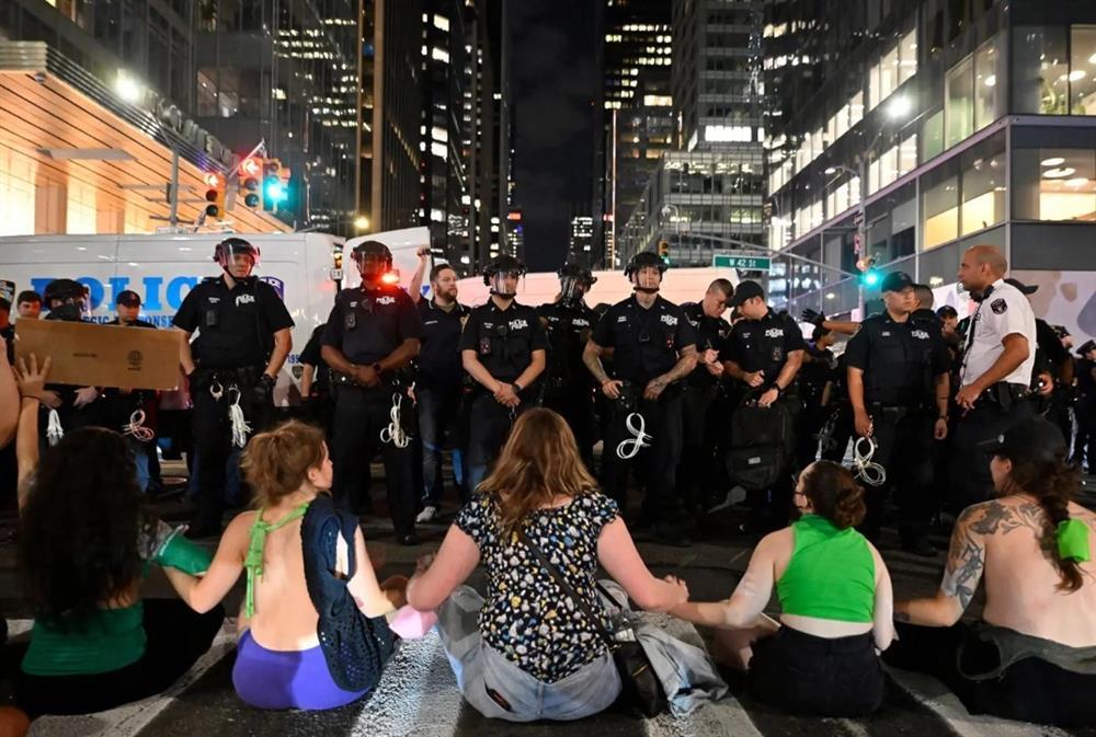 Phụ nữ Mỹ đình công tình dục, kêu gọi không quan hệ cả với chồng-3