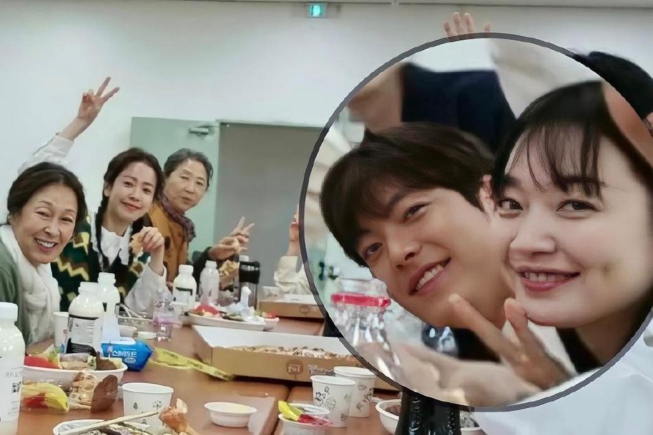 Ảnh hẹn hò của Kim Woo Bin và Shin Min Ah ở Paris-6