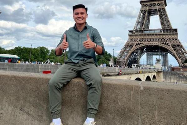 Quang Hải chăm cháu cực đảm, tương lai làm bố khéo lắm đây-10