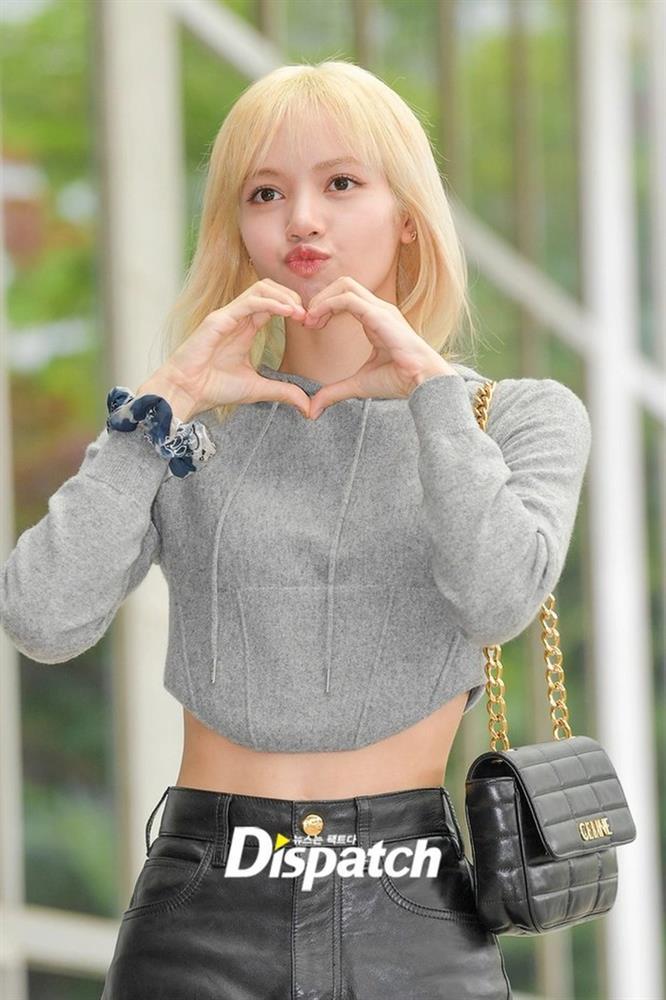 Khoảnh khắc nhân đôi visual: V (BTS) và Lisa (BLACKPINK) chung hình-1