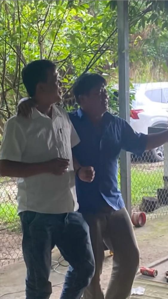 Đi hỏi cưới cho con, 2 người bố vỡ òa khi nhận ra danh tính sui gia-3