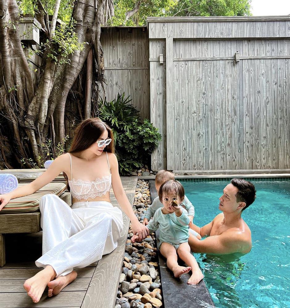 Hà Hồ mặc bikini nhỏ xíu khoe body nổi múi sầu riêng-3