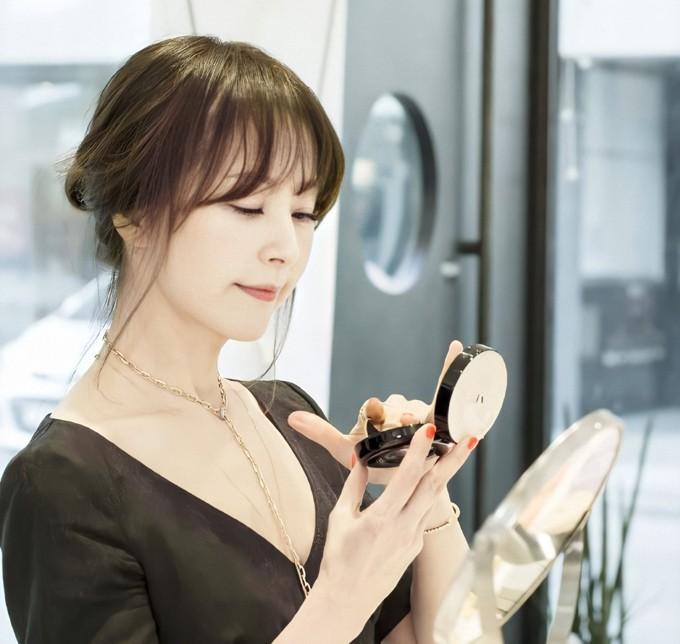 Sao nữ bị cưỡng bức, tra tấn suốt 32 năm: Vừa trở lại đã bị khai tử-7