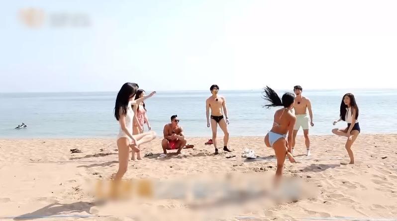 Gameshow hẹn hò tiếp tục tung clip nóng mắt bất chấp tranh cãi-1