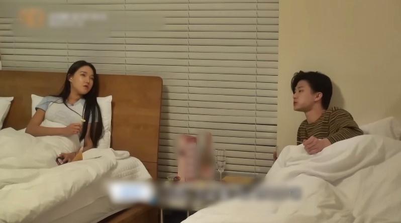 Gameshow hẹn hò tiếp tục tung clip nóng mắt bất chấp tranh cãi-3