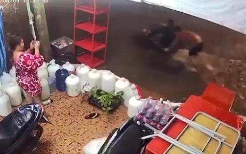 Đang xin vé về tuổi thơ, 2 thanh niên bị trở về thực tại vì thần sấm-1