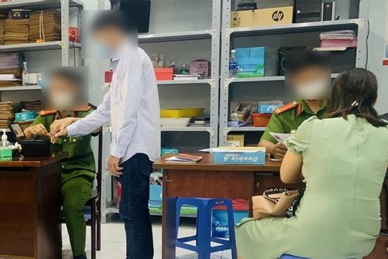 Đình chỉ đại úy Công an quận Gò Vấp để điều tra vụ 'làm nhanh' căn cước