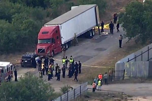 NÓNG: Phát hiện hơn 40 thi thể nghi là người di cư trong xe đầu kéo ở Mỹ-2