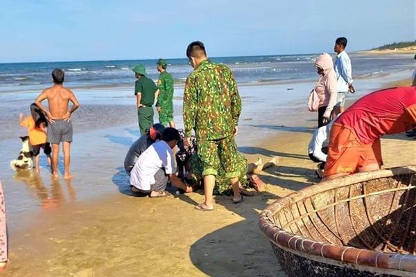 6 học sinh rủ nhau tắm biển ngày hè, 1 em đuối nước tử vong-1