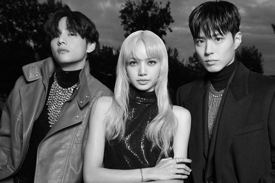 Lisa thuê máy bay riêng chạy show, bao luôn V và Park Bo Gum?