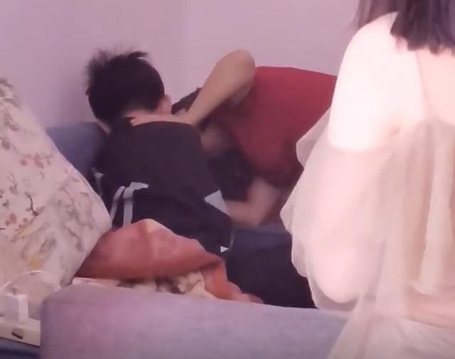 Chị gái lấy chồng, em trai khóc rấm rứt, nhất định không chụp ảnh chung-2