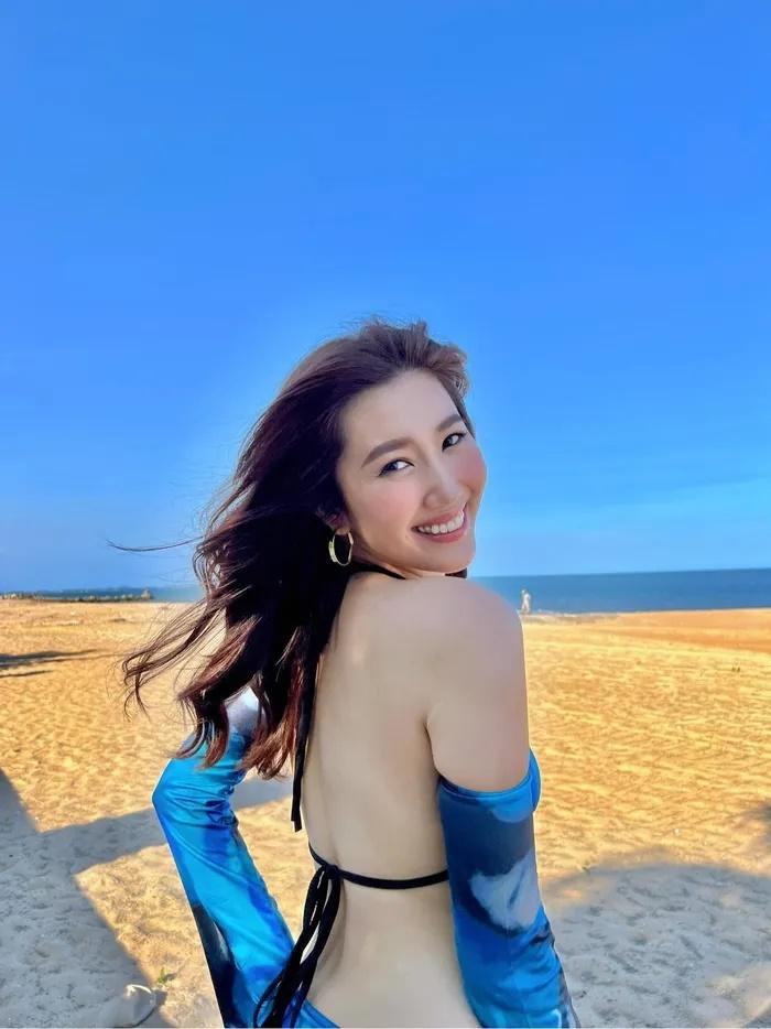 Mới đây,  Thúy Ngân có chuyến nghỉ dưỡng du lịch biển ở một resort sang chảnh.